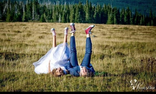 Foto divertida de boda para poner el broche final Foto divertida de boda para poner el broche final