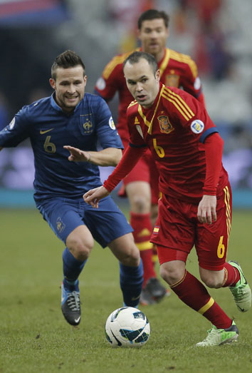 España ya vistió completamente de rojo ante Francia en París