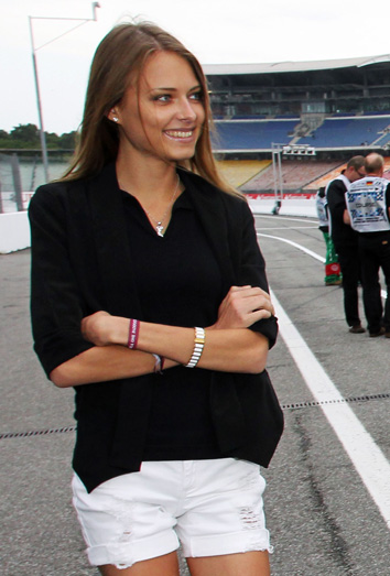 Dasha Kapustina, del lado de su novio, Fernando Alonso Dasha Kapustina, del lado de su novio, Fernando Alonso