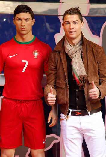 Cristiano Ronaldo y su doble de cera.