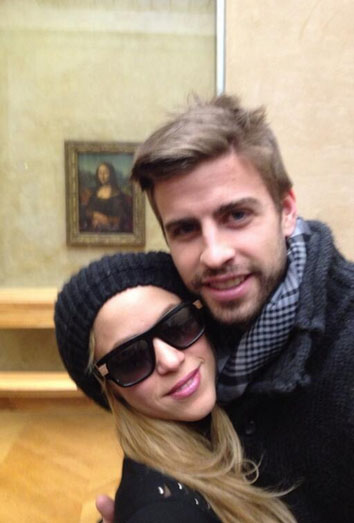 Shakira y Piqué pasean su amor por París. Shakira y Piqué pasean su amor por París.