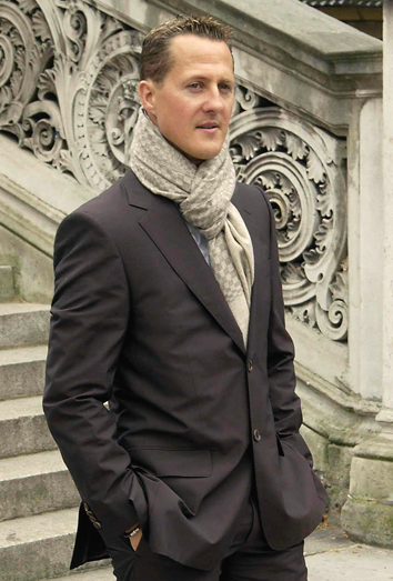 Michael Schumacher, un hombre inmensamente rico. Michael Schumacher, un hombre inmensamente rico.