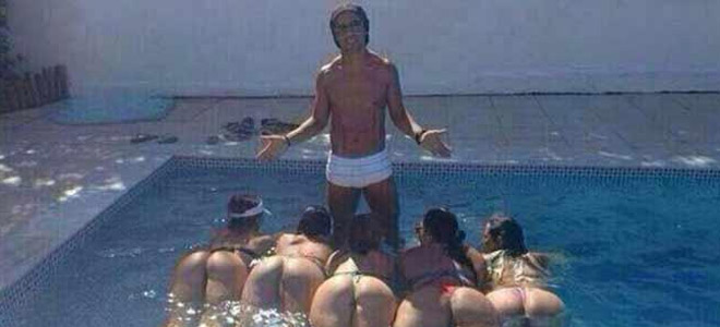 Ronaldinho vuelve a meterse en un lío. Ronaldinho vuelve a meterse en un lío.
