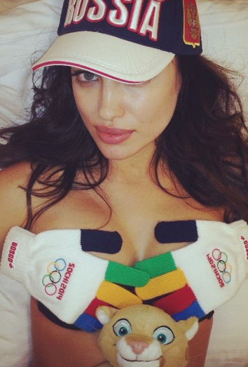 Irina Shayk, de lo más sexy para apoyar los Juegos Olímpicos de Sochi. Irina Shayk, de lo más sexy para apoyar los Juegos Olímpicos de Sochi.