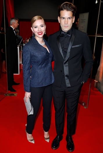 Scarlett Johansson, junto a su novio Romain Dauriac. Scarlett Johansson, junto a su novio Romain Dauriac.