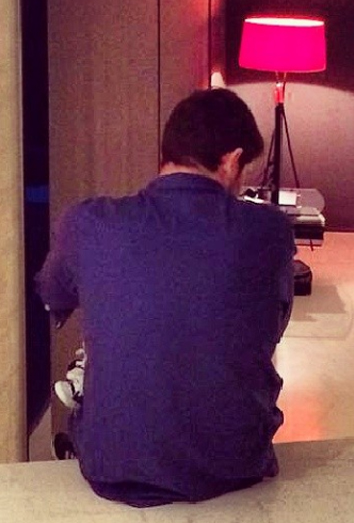 Iker Casillas cuida del pequeño Martín. Iker Casillas cuida del pequeño Martín.