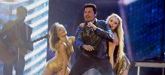 Chayanne actuando en los Latin Billboard 2014.