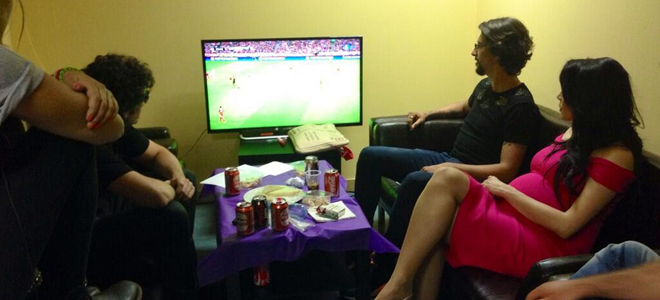Pilar Rubio viendo el partido del Real Madrid en Champions.