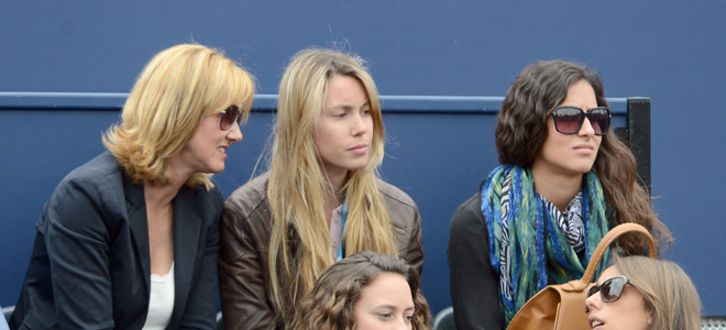 Xisca Perelló, junto a la hermana y la madre de Rafa Nadal.