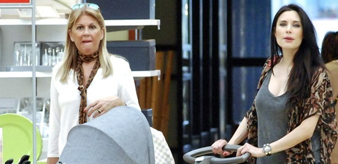 Pilar Rubio, de compras junto a su madre. Pilar Rubio, de compras junto a su madre.