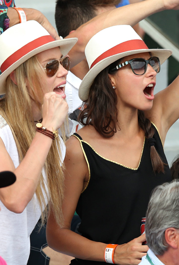 La hermana y la novia de Rafa Nadal en las gradas de Roland Garros La hermana y la novia de Rafa Nadal en las gradas de Roland Garros
