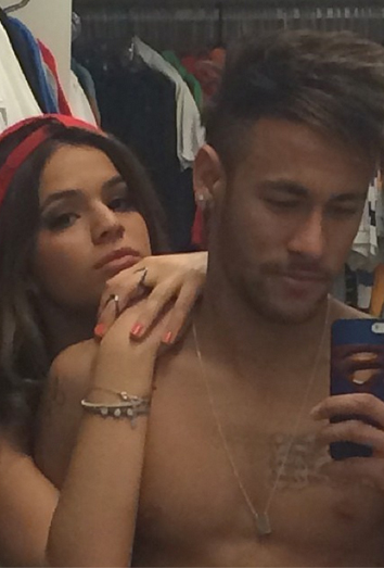 Neymar y Bruna Marquezine calientan las semifinales.