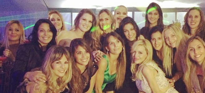 Antonella Roccuzzo novia de Leo Messi de fiesta con el resto de