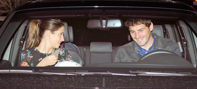 Sara Carbonero y Iker Casillas, juntos pese a las críticas. Sara Carbonero y Iker Casillas, juntos pese a las críticas.