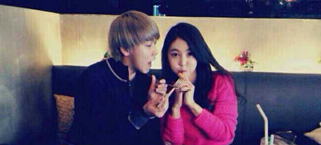 Sungmine y su novia, Kim Sa Eun. Sungmine y su novia, Kim Sa Eun.