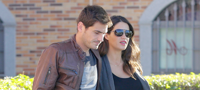Iker Casillas y Sara Carbonero, por las calles de Madrid.