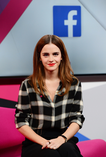 Emma Watson hablando sobre Facebook Emma Watson hablando sobre Facebook