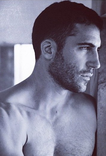 Miguel Ángel Silvestre sin camiseta