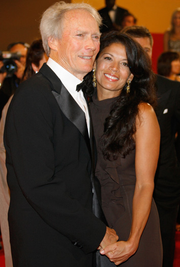 Clint Eastwood y Dina Ruiz Clint Eastwood y Dina Ruiz