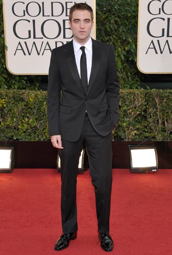 Robert Pattinson en la alfombra roja de los Globos de Oro Robert Pattinson en la alfombra roja de los Globos de Oro