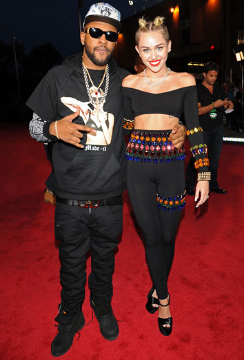 Miley Cyrus y Mike Will en los MTV Video Music Awards 2013 Miley Cyrus y Mike Will en los MTV Video Music Awards 2013