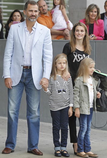 Los Príncipes de Asturias visitaron al Rey Juan Carlos junto a las Infantas Los Príncipes de Asturias visitaron al Rey Juan Carlos junto a las Infantas