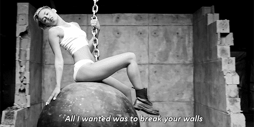 ¿Quién es más sexy? ¿Miley Cyrus? ¿el perro? ¿Quién es más sexy? ¿Miley Cyrus? ¿el perro?