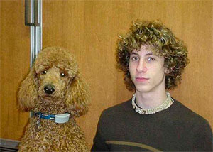 Esta foto demuestra que los perros son más parecidos a sus amos. 