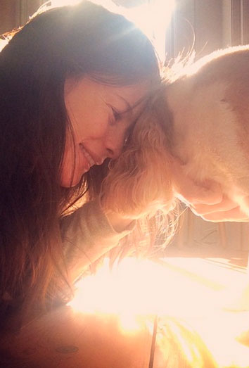 Este es Niel, el cavalier de Liv Tyler. 