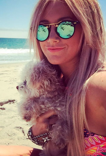Ashley Tisdale y su perrita Maltipoo Ashley Tisdale y su perrita Maltipoo