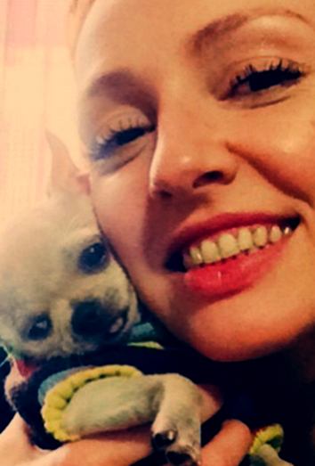 Cristina Castaño con su Chihuahua: inspírate con los siguientes nombres para 2016 Cristina Castaño con su Chihuahua: inspírate con los siguientes nombres para 2016