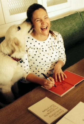 Drew Barrymore y su perra golden Lucy Drew Barrymore y su perra golden Lucy