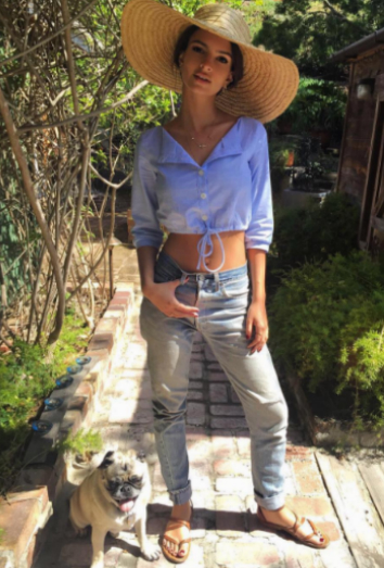 No te pierdas a Moose el pug de la modelo Emily Ratajkowski