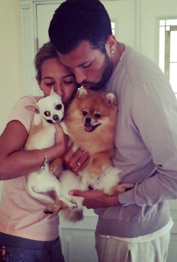 Tamara Gorro y sus dos perros preciosos: Chigu y Negro Tamara Gorro y sus dos perros preciosos: Chigu y Negro