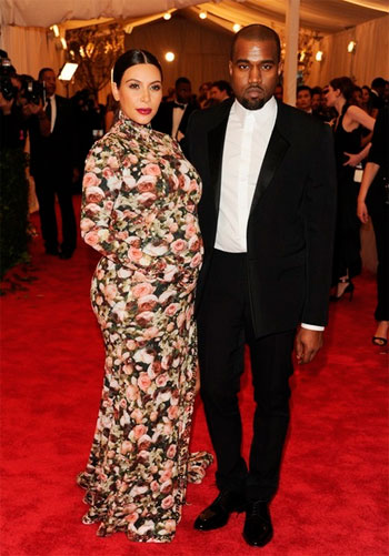 Uno de los vestidos más feos de Kim Kardashian.  Uno de los vestidos más feos de Kim Kardashian.