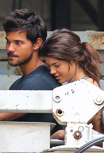 Look de Marie Avgeropoulos Look de Marie Avgeropoulos