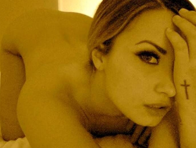 Las fotos de Demi Lovato desnuda: Twitter la pilla en la cama con su novio Las fotos de Demi Lovato desnuda: Twitter la pilla en la cama con su novio
