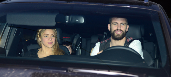 Shakira presencia cómo un paparazzi pega a Piqué y le rompe el labio