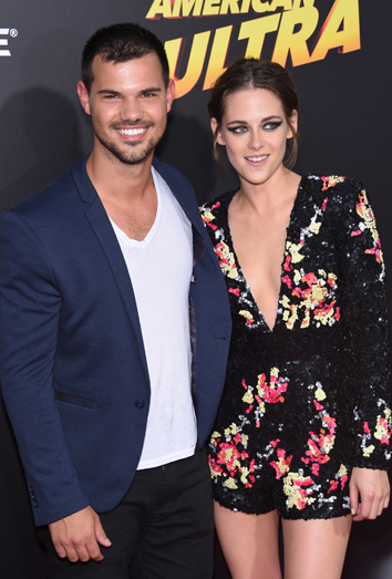 Kristen Stewart brilla junto a Taylor Lautner en la première de American Ultra Kristen Stewart brilla junto a Taylor Lautner en la première de American Ultra