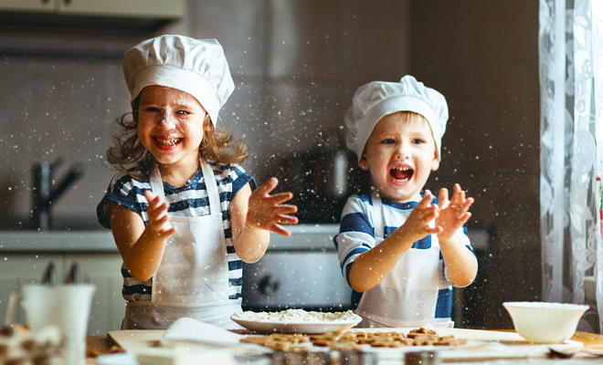 10 planes divertidos en familia para Navidad  Cocinar con los niños en Navidad: un plan para toda la familia