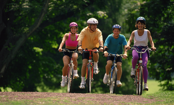 10 planes originales con amigos para Navidad Salir a montar en bici con tus amigos en Navidad