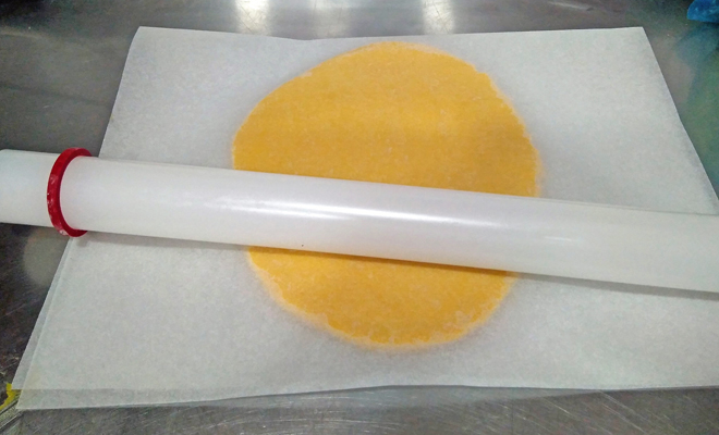 Galletas de Navidad en forma de árbol o copo de nieve Galletas de Navidad en forma de árbol o copo de nieve