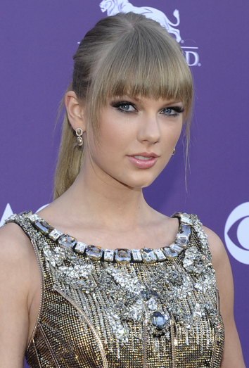 Taylor Swift se va de vacio en los country music awards 2013