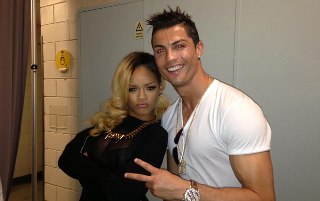 Rihanna y Cristiano Ronaldo, protagonista de la foto que ha puesto celosa a Irina Shayk Rihanna y Cristiano Ronaldo, protagonista de la foto que ha puesto celosa a Irina Shayk