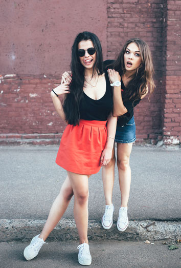 Cómo ayudar a una amiga tímida Cómo ayudar a una amiga tímida