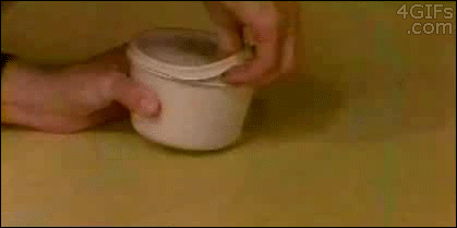 La proeza de abrir un tupper