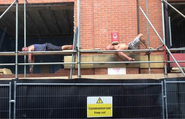 obra Dormir en el trabajo