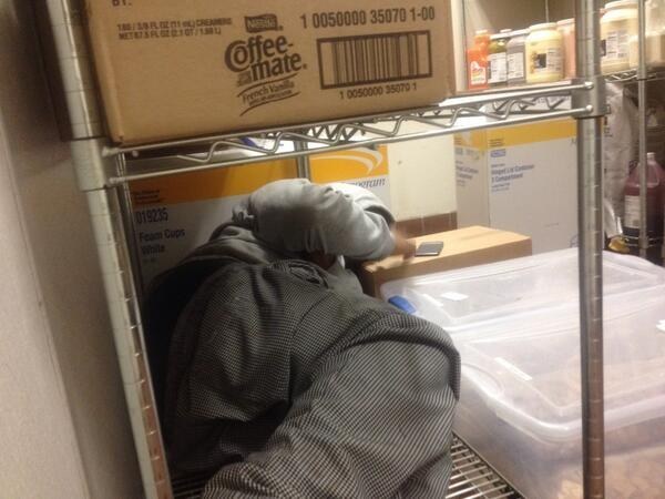 estanterías Dormir en el trabajo