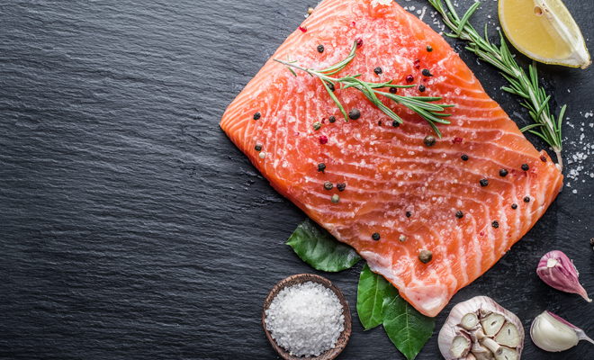 Comer salmón en invierno