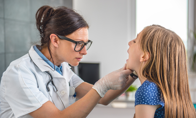 Dolor de garganta por amigdalitis: causas, diagnóstico y tratamiento